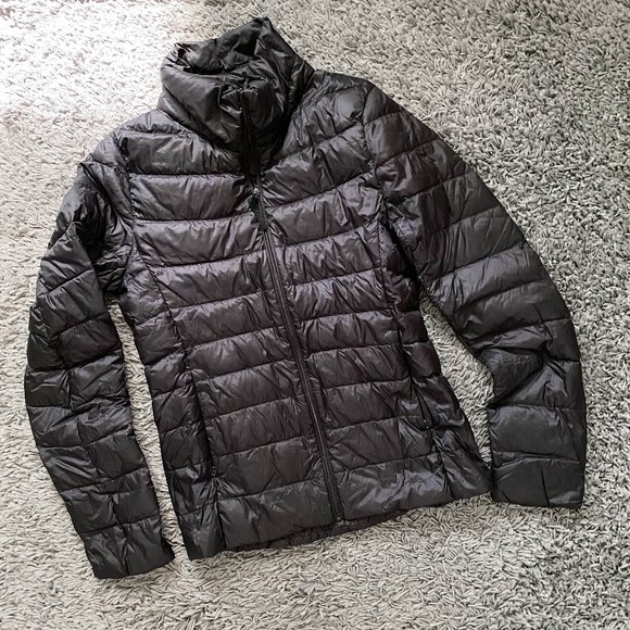 Uniqlo Jackets & Coats Uniqlo Lightweight Packable Down Jacket